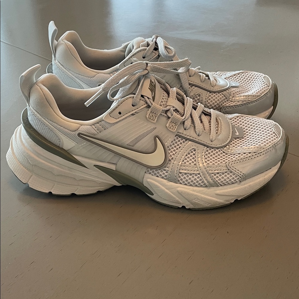 Nike V2K Run Women’s Athletic Shoe Size 7